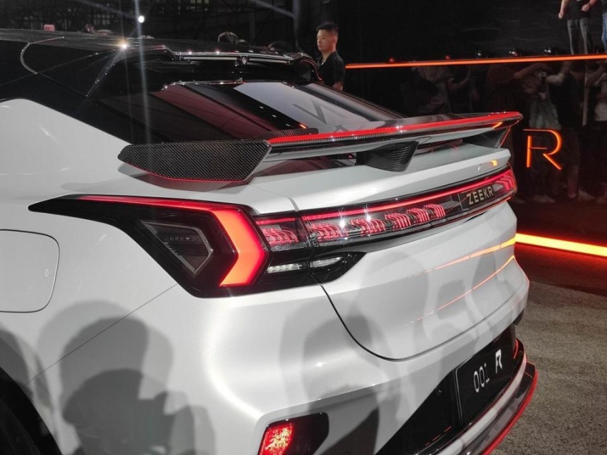 1265匹，零百2.07秒，极氪001 FR凭什么力压Model S