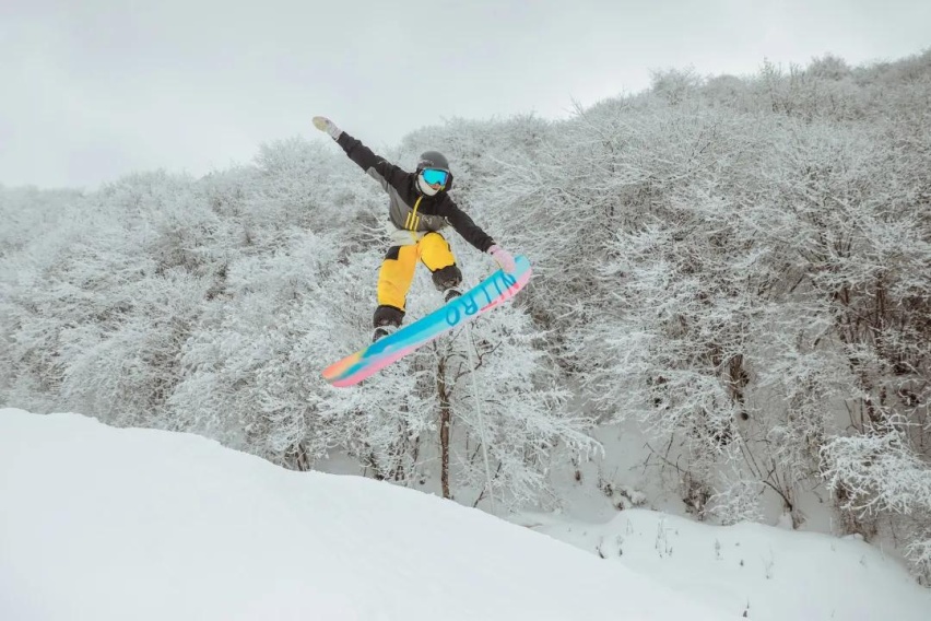 从西装到滑雪服，是属于探险者的斜杠人生