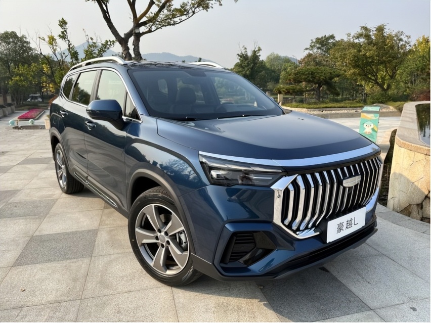 国货当自强，15万落地7座SUV，吉利豪越L对比奇瑞瑞虎8 PRO