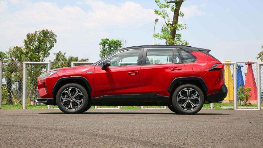 能否在纯电当道的时代闯出一片天？试驾：RAV4荣放双擎E+