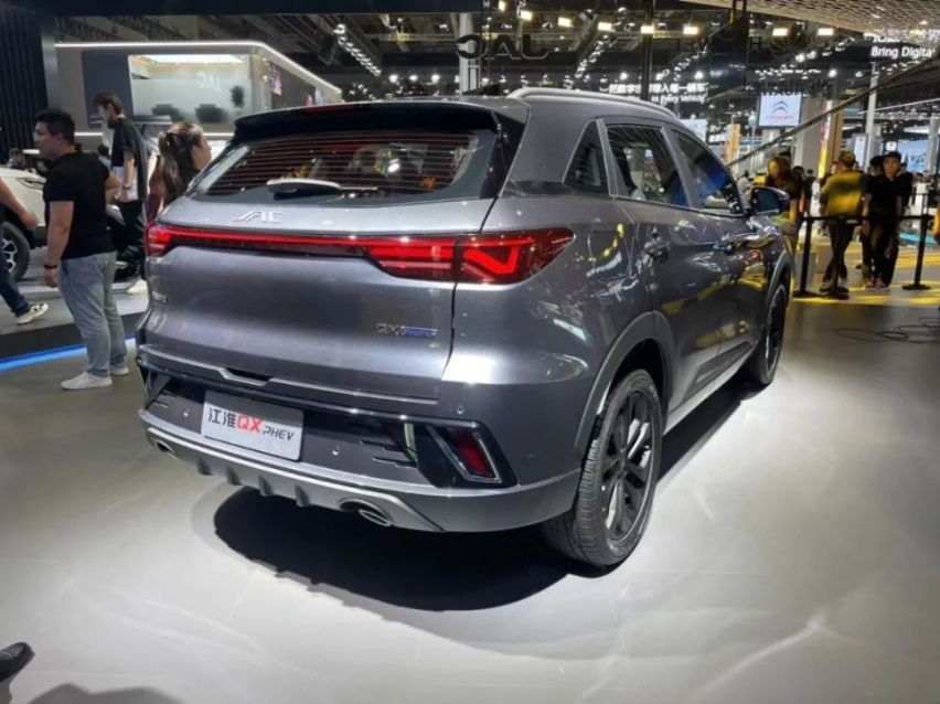 2023上海车展：江淮QX PHEV亮相