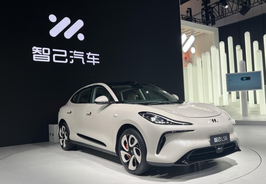 2023成都车展丨快充电压875V 智己LS6预售价23万元起