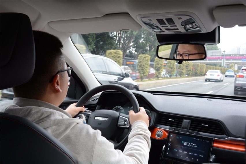 10万预算买SUV，哈弗这台1.5T帅气新车很适合年轻人！
