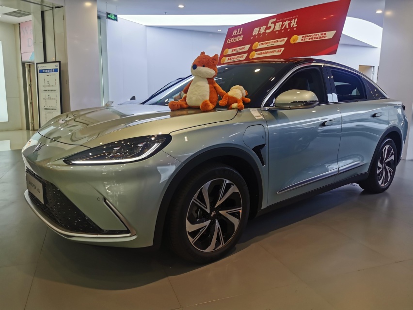 探店 | 定位清晰实用性价比高,静态体验极狐阿尔法S 525S