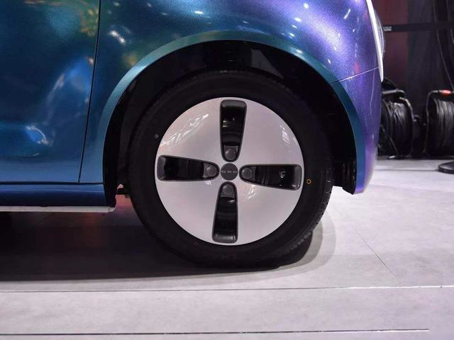 “Smart+MINI”的小车仅七万出头，这款“小可爱”可不止是萌