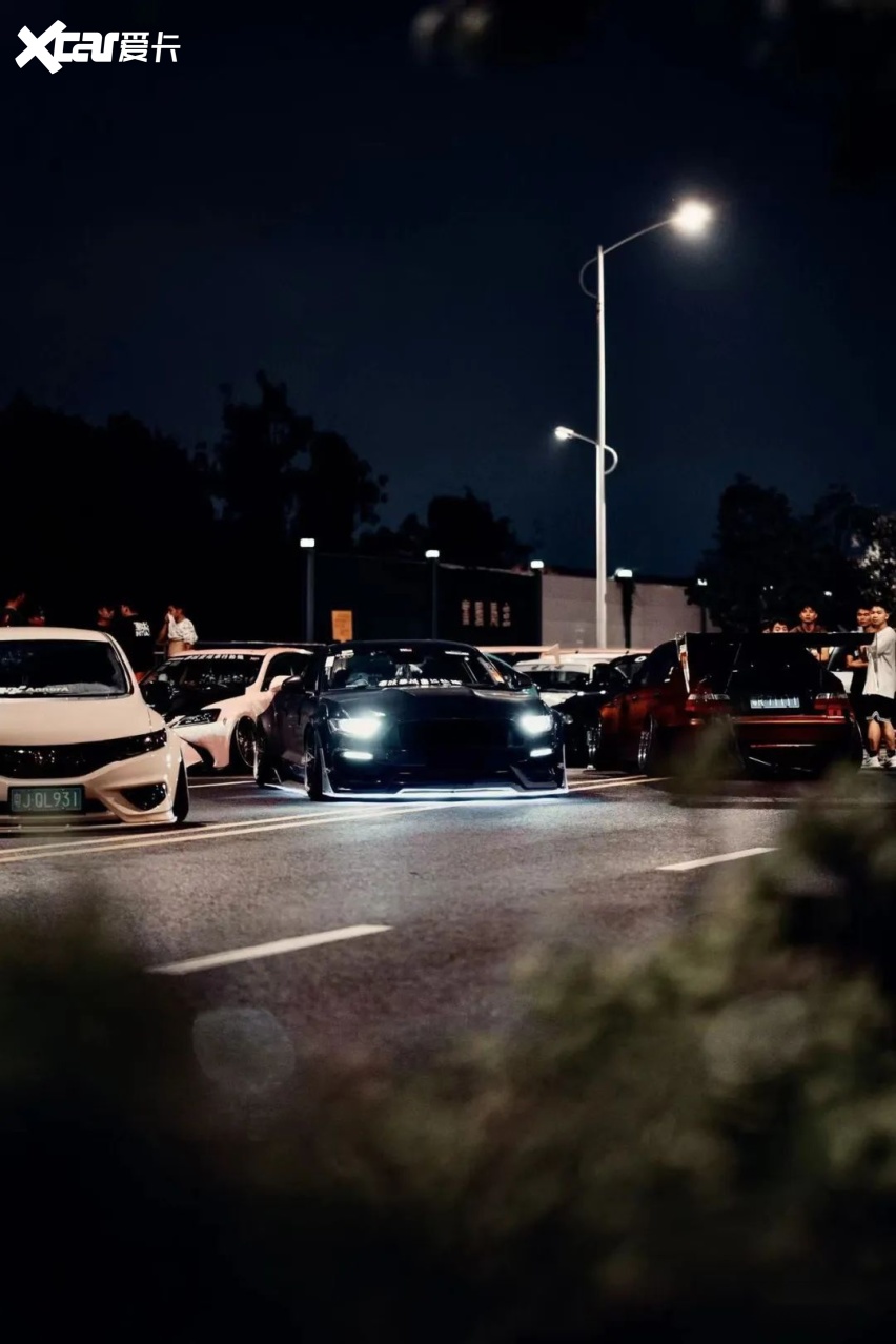 受父亲影响打造宽体福特Mustang，底盘灯让我成为