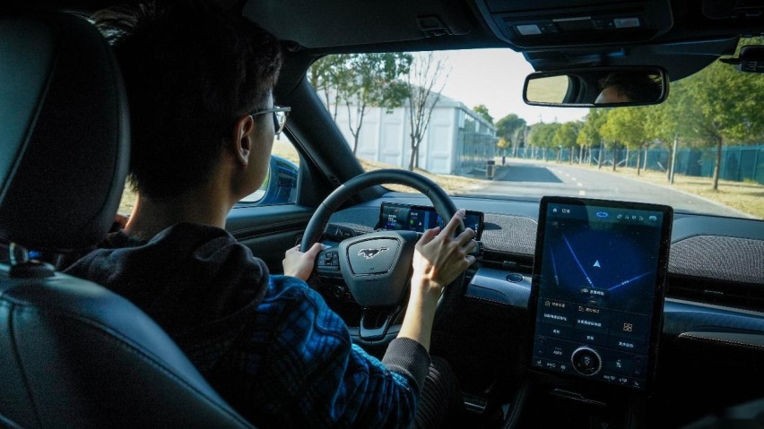 深度对比Mach-E和Model Y！谁能成为中型纯电SUV的新标杆？