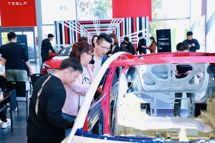 Model S Plaid亮相厦门，千匹怪兽，100.99万元起售