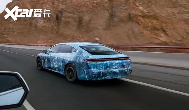 挑战比亚迪汉？吉利银河E8路试谍照曝光，看起来有点东西