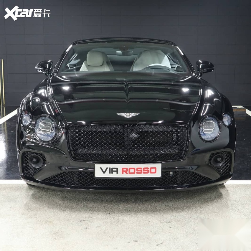 全黑的造型宾利欧陆gt海外实车