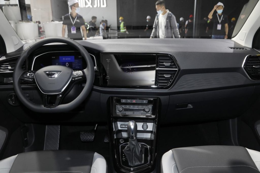 只卖8.48万的合资SUV，空间不输荣放，油耗6.2L
