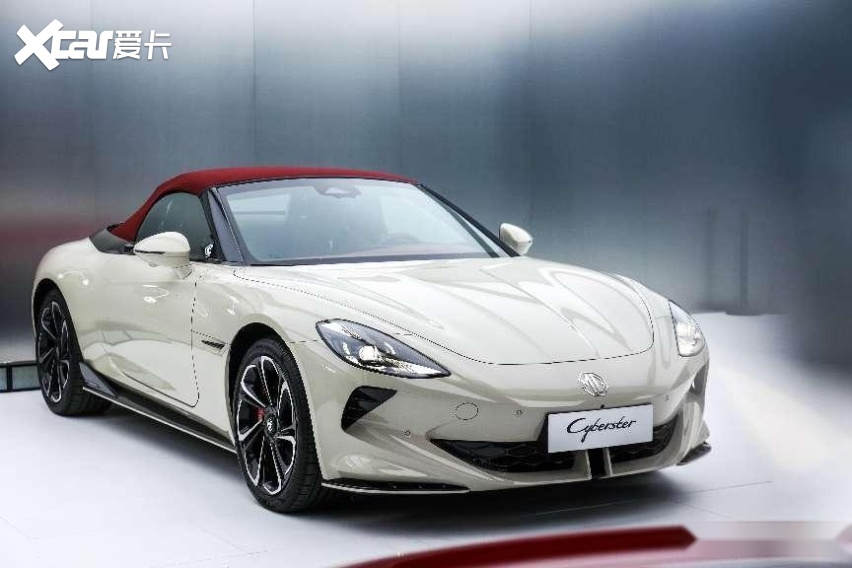与保时捷拉齐，“高定版”MG Cyberster已上市，下定3月可提车