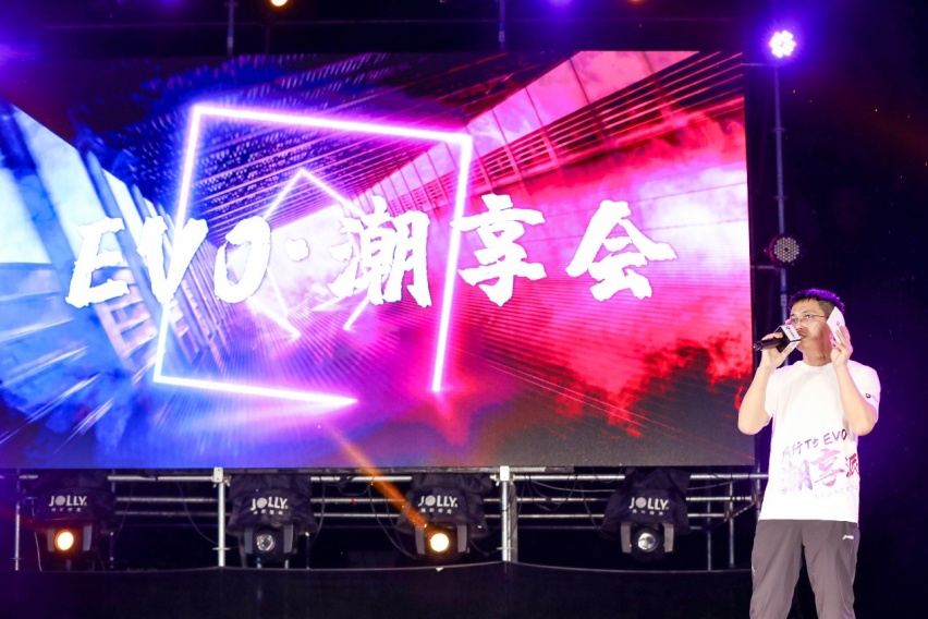 潮咖齐聚喝彩周年,风行品牌之夜暨粉丝周年庆典演绎潮酷盛宴