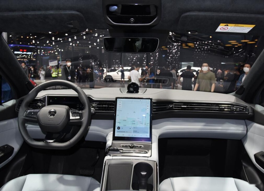 Model Y 标准续航版低价上市，蔚来EC6还值得买吗？