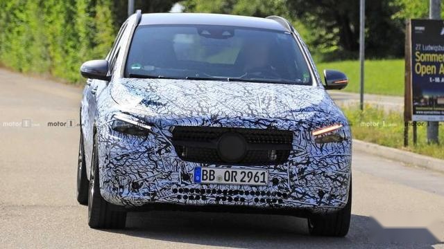 暴力的紧凑型SUV！全新奔驰AMG GLA路试谍照