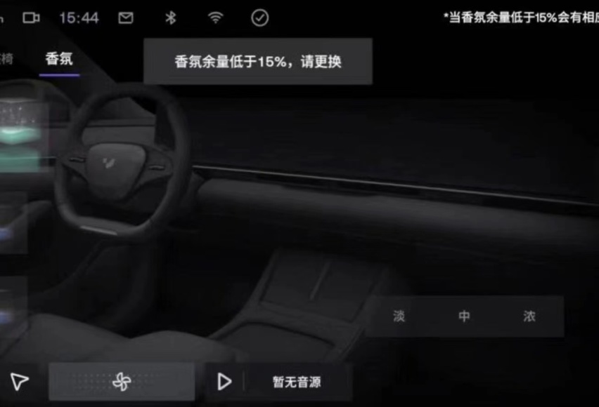 极越07现身街头，配无框车门+电动尾翼，搭百度高阶智驾