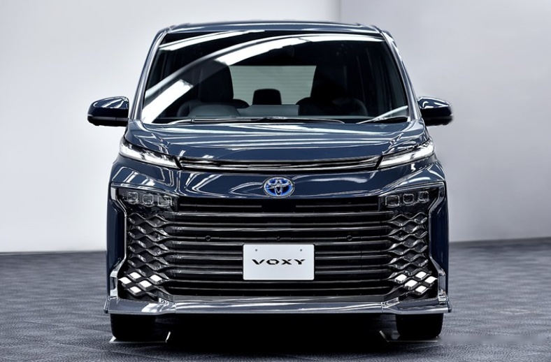 丰田又一MPV！被称“小赛那”，搭1.8L混动，折合人民币15万起