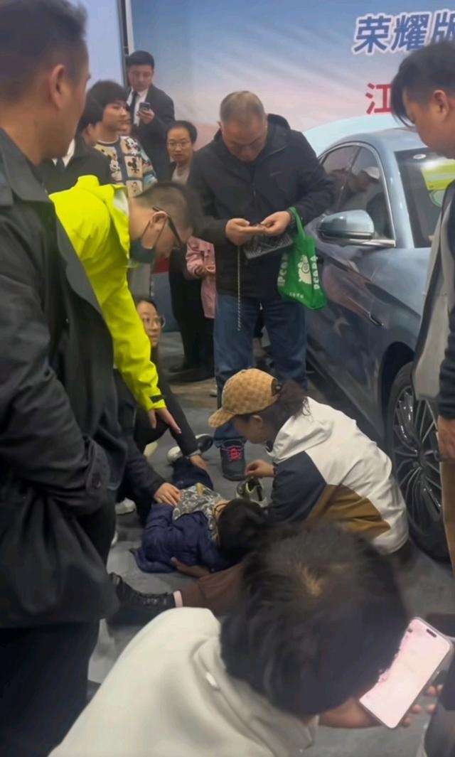 车展极氪撞人，值得反思！