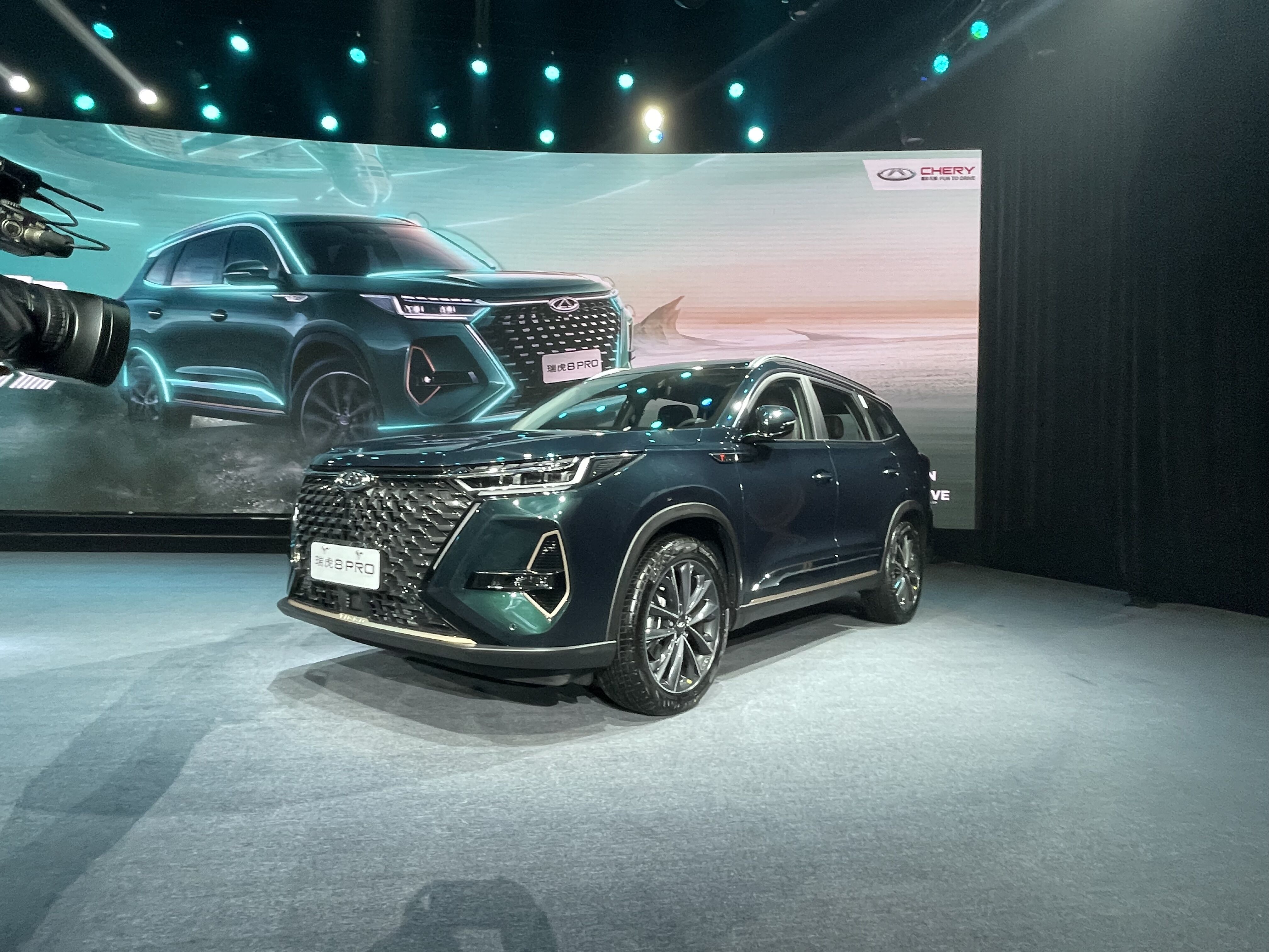 ������혷Ȥ��SUV������.��8 PRO�|���؅^����