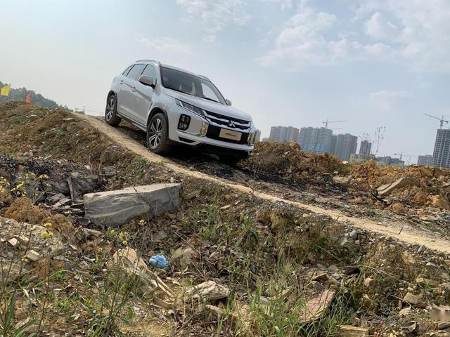 地摊经济时代，这款日系SUV才是家用、载货的好选择！