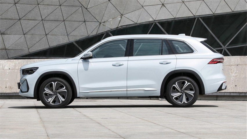 中国混动SUV“内卷”，传祺影酷对比星越L，除了混动还有啥？