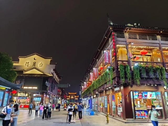 夜泊古秦淮、日探紫金山，梧桐下与北京现代菲斯塔畅游南京