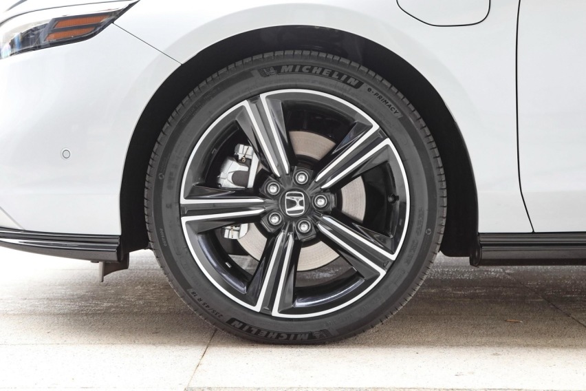 汉DM-i荣耀版对比雅阁e:PHEV，你更喜欢哪一款？