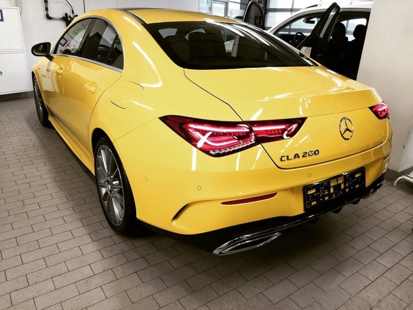 很抢眼的黄色 全新奔驰CLA级海外实车