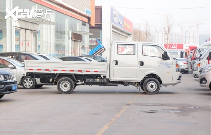 五菱又推出一款新车，货箱达3米8，能进城拉货，对标长安跨越者D5