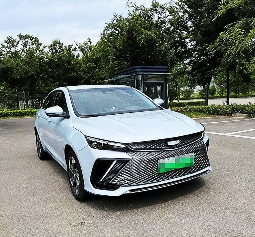 12万燃油和混动怎么选？帝豪L雷神Hi·P了解一下