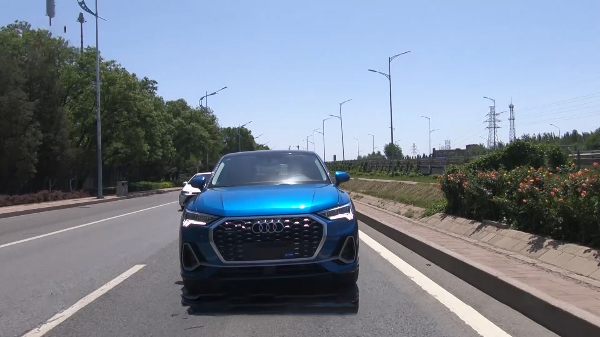 �����������W��Q3 Sportback�ճ��{�����m