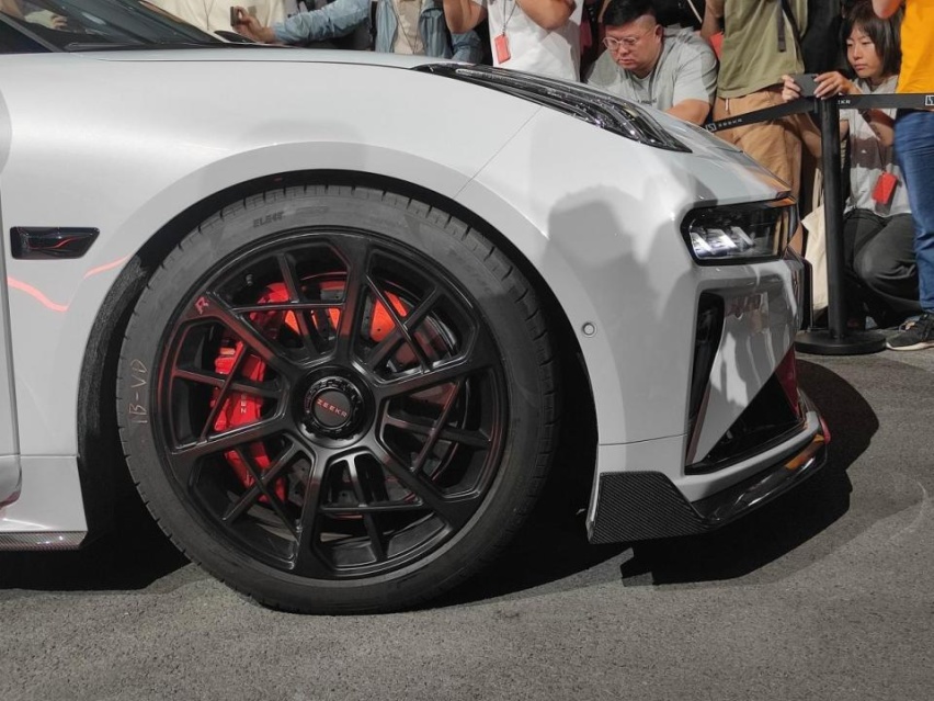 1265匹，零百2.07秒，极氪001 FR凭什么力压Model S