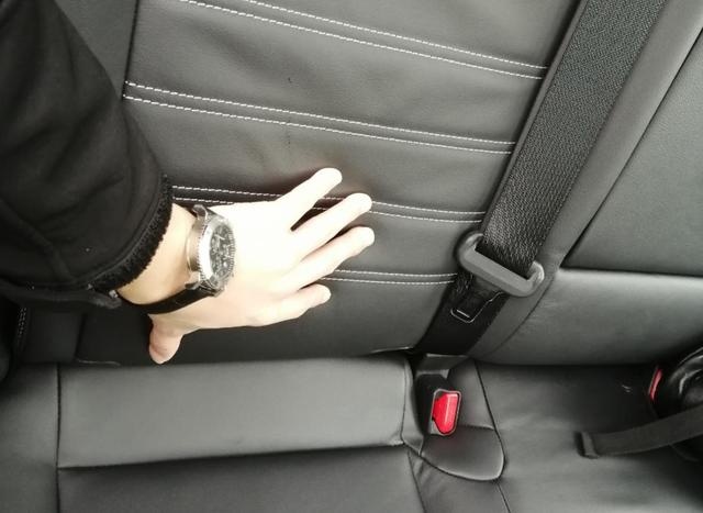 到店实拍全新RAV4荣放：实车外形很酷，两驱中高配受欢迎