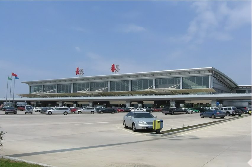长春龙嘉机场停车场怎么收费，长春龙嘉机场停车场收费标准2022