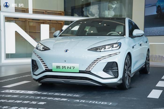重新定义豪华大五座SUV 腾势N7智能豪华猎跑SUV惊艳亮相杭州