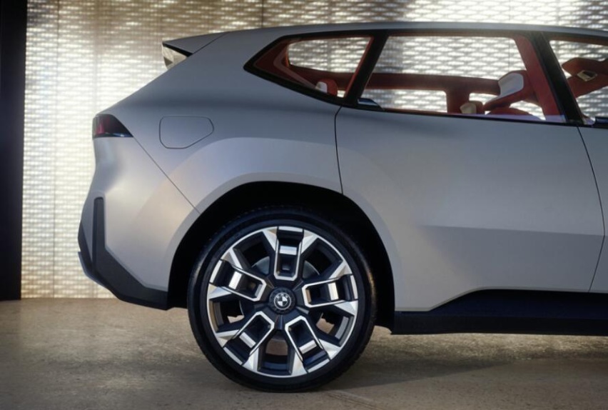 BMW新世代概念车家族，开辟智能豪华驾趣新纪元