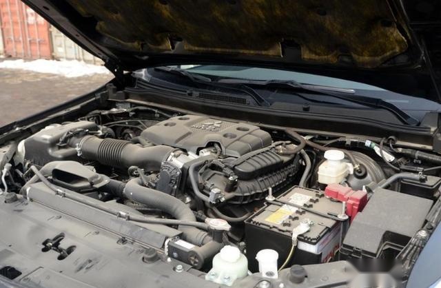 三菱官宣引进帕杰罗·劲畅，国六排放3.0L+8AT，七座布局