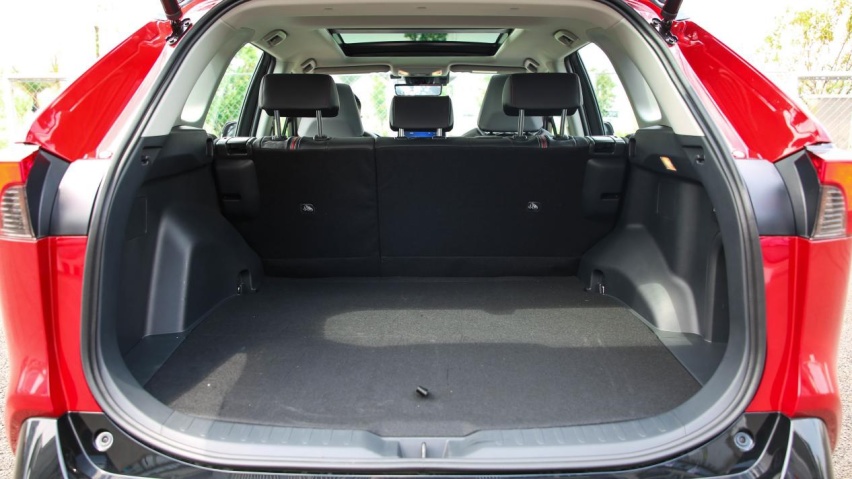 能否在纯电当道的时代闯出一片天？试驾：RAV4荣放双擎E+