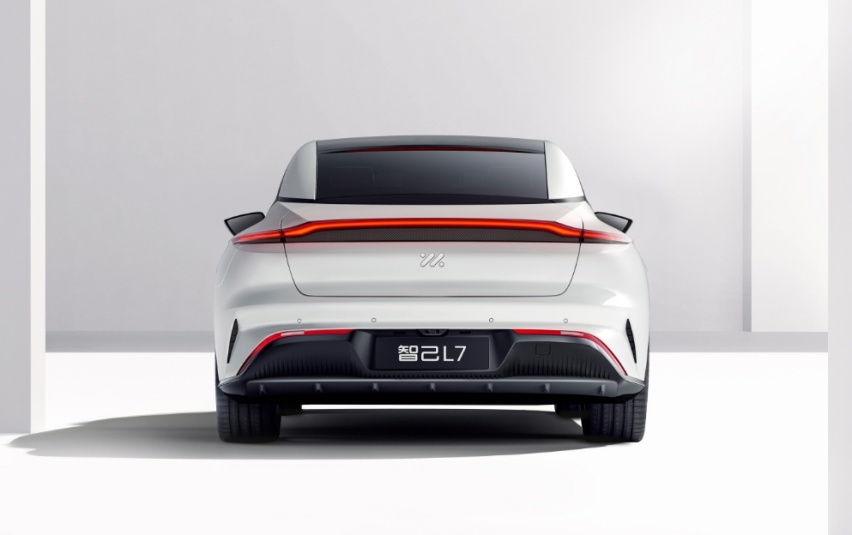 新势力的“7”字比拼，智己L7和蔚来ET7谁能出圈？