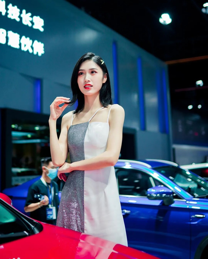 2020成都车展小姐姐实拍合集，我要我觉得好看！