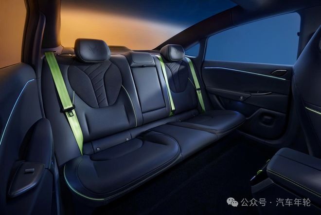 标配800V高压/百公里加速3.7秒，极狐阿尔法S5预售19.98万起