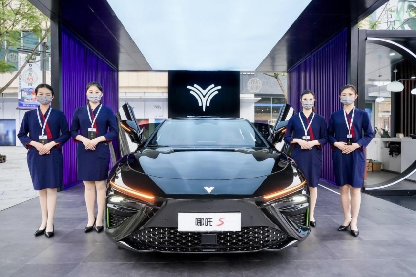 号称100万内“最好”的轿跑？成都万象城近距离体验哪吒S