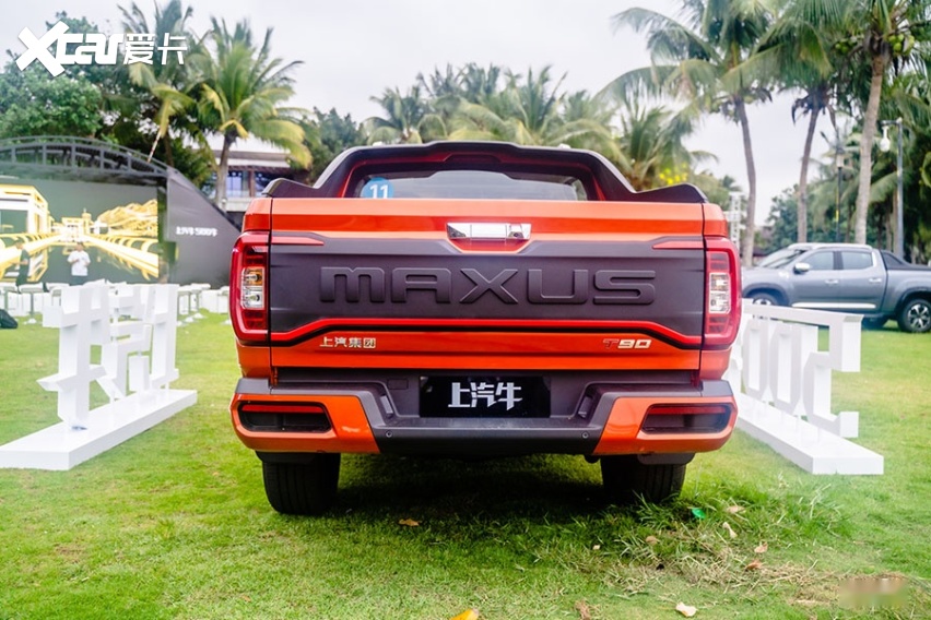 双联屏加持,最大扭矩500n·m,试驾上汽牛