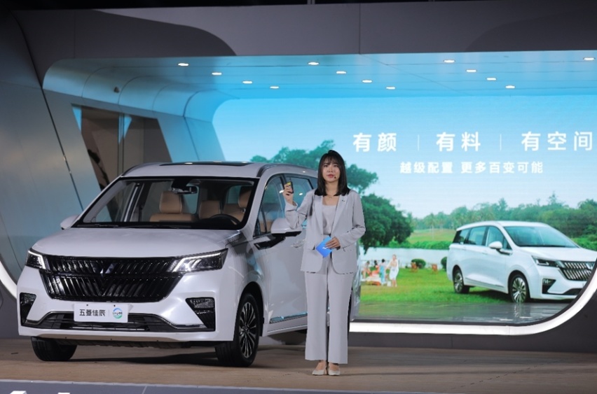 百变星车 6.88万元就能买到的大7座MPV—五菱佳辰