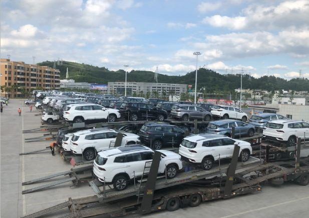 10万挑战30万级车，吉利豪越上市就脱销？网友：主要还是价格