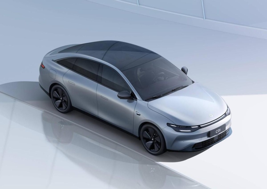 15万级主流纯电家轿之争 零跑C01对比比亚迪秦plus ev
