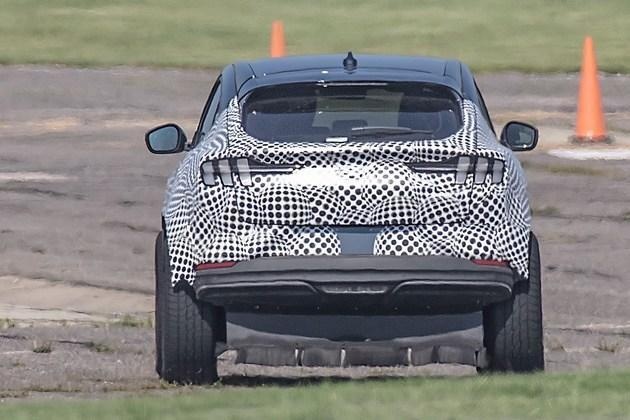 新福特Mustang Mach-E谍照曝光，造型跨界时尚