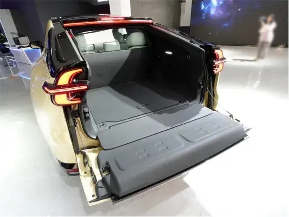 【E汽车】长安启源E07现身街头