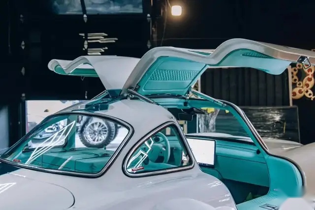 30万的特斯拉Model 3改成千万神车奔驰300SL，看完心动了！