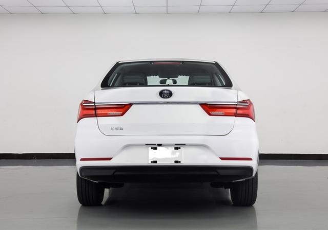 比亚迪继续“亮刀”秦Pro EV/宋Plus EV刀片电池版车型曝光